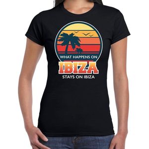 Ibiza zomer t-shirt / shirt What happens in Ibiza stays in Ibiza voor dames - zwart - Ibiza party / vakantie outfit / kleding/ feest shirt S