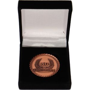 coinsandawards.com - Jubileummunt - 50 jaar - antiek goud - fluwelen geschenkdoos