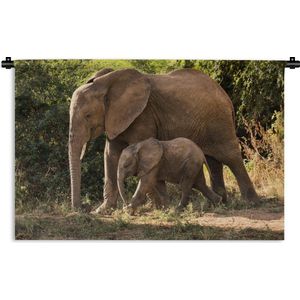 Wandkleed Baby olifant en moeder - Wandelende baby olifant met zijn moeder Wandkleed katoen 90x60 cm - Wandtapijt met foto