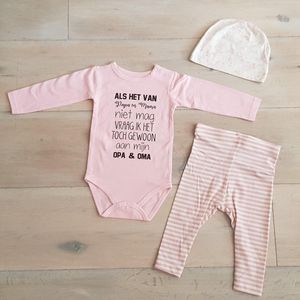 Baby cadeau geboorte Meisje Set 3-delig| maat 62-68 | roze mutsje beertje roze broekje streep en roze romper lange mouw met tekst zwart Als het van papa en mama niet mag vraag ik het toch gewoon aan mijn opa en oma | geboorte | Huispakje | Kraamkado