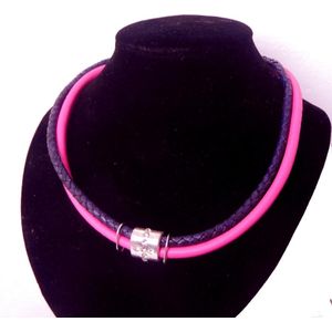Chic collier - van roze en paars echt leer - met sliders -  magneetslot - en Cubic Zirconia