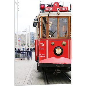 WallClassics - PVC Schuimplaat- Rode Tram door de Stad - 70x105 cm Foto op PVC Schuimplaat