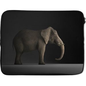 Laptophoes 15.6 inch - Olifant - Dieren - Licht - Laptop sleeve - Binnenmaat 39,5x29,5 cm - Zwarte achterkant
