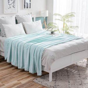 Deken fleecedeken, flanellen deken met pompons, eenkleurig, woondeken, bankdeken, wollig, microvezel, sprei, bankdeken, deken, 125 x 150 cm, babyblauw