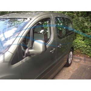Zijwindschermen raamspoilers tbv Citroen Berlingo & Peugeot Partner type2 model VANAF 2008 tot 2018 donker getint pasvorm merk Team Heko