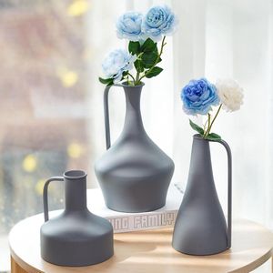 Metalen blauwe vaas met handvat, Scandinavische smalle hals, moderne bloemenvaas voor pampasgras, kunstbloemen, droogbloemen, decoratieve vazen voor tafeldecoratie, woonkamer, slaapkamer.