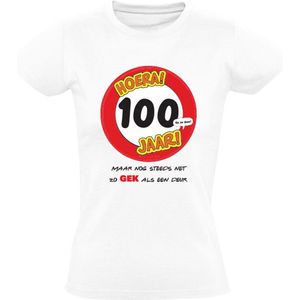 Hoera 100 Jaar! Maar nog steeds zo gek als een deur! Dames T-shirt | Jarig Honderd | 100e verjaardag kado | Shirt