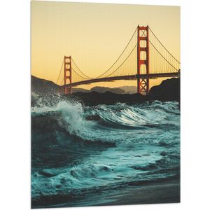 WallClassics - Vlag - Wilde Zee bij Golden Gate Bridge in San Francisco - 70x105 cm Foto op Polyester Vlag