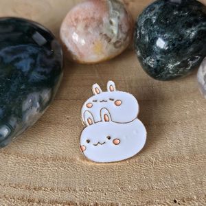 2 konijntjes, Enamel pin, speldje, verzamelen