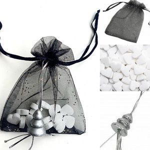 5 Organza zakjes sparkle black met gelukspoppetje kerstboom zilver en elk 15 hartvormige mini pepermuntjes
