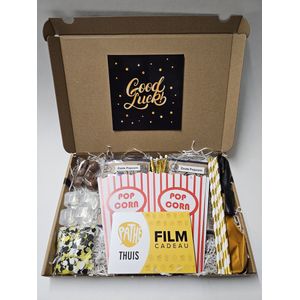 Film Pret Pakket - Good Luck met filmcadeaubon, mystery card met persoonlijke (video)boodschap en vele film-feestartikelen | Verjaardag | Jubileum | Zomaar