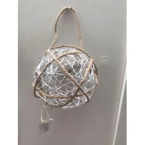 Rieten Ornament Malaya houten takjes kerstbal wit met touw 15cm