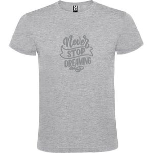Grijs  T shirt met  print van "" Never Stop Dreaming "" print Zilver size M
