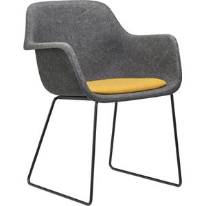 Felt - PET Stoel Antraciet - Zwart Frame - 100% recycle plastic en staal - Zitting Geel | Oranje (Fair Furniture Group – Nederlands Familiebedrijf)