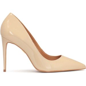 Lacquered minimal style pumps