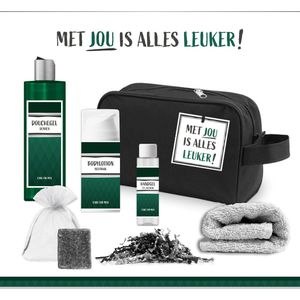 Geschenkset ""Met jou is alles leuker!"" - 6 Producten - 480 Gram | Toilettes zwart - Giftset voor hem - Cadeau man - Cadeautje Verjaardag - Wellness Pakket - Douchegel Dennen - Cadeaupakket - Vaderdag Vader - Opa - Broer - Vriend - Collega - Groen -