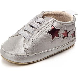 Zilveren sneakers met rode sterren - Kunstleer - Maat 18 - Zachte zool - 0 tot 6 maanden