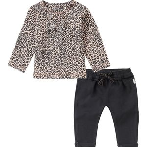 Noppies - kledingset - 2delig - broekje Antraciet grijs - shirt lichtroze panterprint - Maat 56