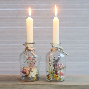 Droogbloemen in Glas met Kaarsen - 2 Stuks - Gedroogde Bloemen Boeket met Vaas - In Fles - Glazen Kandelaar - Kaarsenstandaard