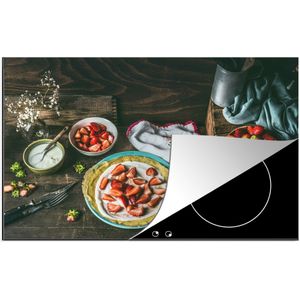 KitchenYeah® Inductie beschermer 80x52 cm - Aardbei - Rustiek - Fruit - Rustiek Bloemen - Kookplaataccessoires - Afdekplaat voor kookplaat - Inductiebeschermer - Inductiemat - Inductieplaat mat