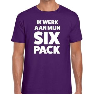 Toppers Ik werk aan mijn SIX Pack tekst t-shirt paars voor heren - heren feest t-shirts XXL