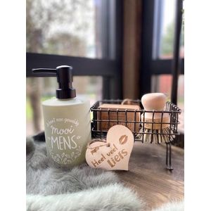 Creaties van hier - zeeppompje mooi mens met houten hartje - glas