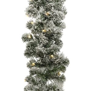 2x Groene dennenslingers met sneeuw en verlichting 270 x 25 cm - Kerstslingers / dennen slingers / takken