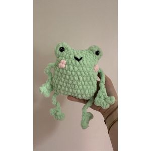 Zelfgemaakte-knuffel-kikker-leggie-frog-lange benen-plushie-amigurumi-groen-crochet-gehaakt-haken-decoratie-dier-kawaii-schattig-populair-tiktok