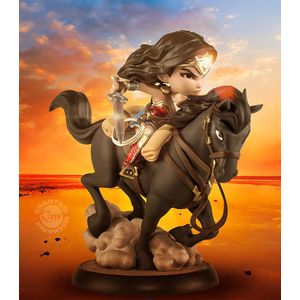 DC Comics: Wonder Woman on a Horse Q-Fig Max PVC Diorama