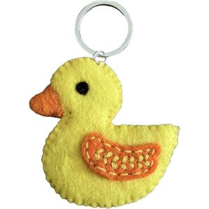 Luna-Leena duurzame een sleutelhanger - plat - geel - vilt wol - handgemaakt in Nepal - love - kinder cadeau - duck tashanger - eendje - animal keychain - cadeau - kado - badeend - gift - kinderfeestje