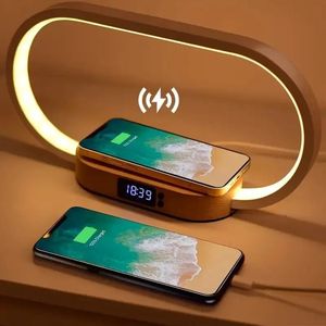 Zivv Draadloze Oplader met Dimbare LED Tafellamp & Digitale Klok – 10W Snellader, USB-C Poort, Nachtlampje en Houder voor iPhone & Samsung