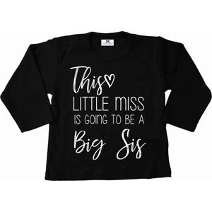 T-Shirt voor een grote zus-Bekendmaking zwangerschap-this little miss-zwart-wit-Maat 110/116