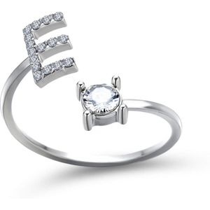 Ring met letter E - Ring met steen - Aanschuifring - Zilver kleurig - Ring Zilver dames - Cadeau voor vriendin - Vrouw - Sieraad meisje - Mooie ring tieners - Alfabet ring E - Ring met initiaal