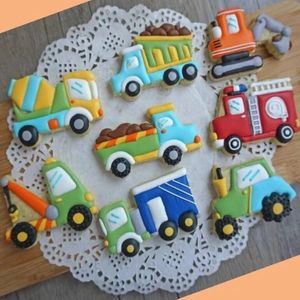 Uitsteekvormen set 8 stuks Voertuigen - koekvormen - bakvorm - koekjes vormpjes - uitsteekvormpjes - bakvormpjes - fondant - uitstekers set - trakteren