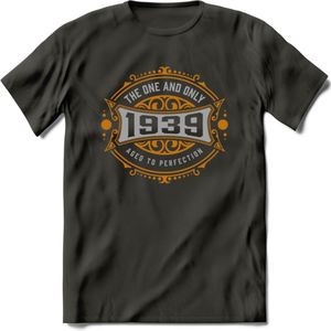 1939 The One And Only T-Shirt | Goud - Zilver | Grappig Verjaardag  En  Feest Cadeau | Dames - Heren | - Donker Grijs - 3XL