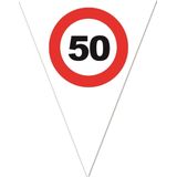 Leeftijd verjaardag vlaggenlijn met 50 jaar stopbord opdruk 5 meter - Plastic - 10-vlaggetjes per slinger - Feestartikelen/versiering