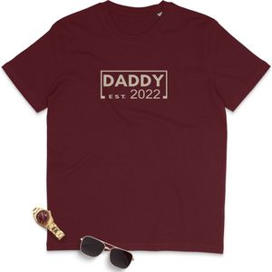 Daddy Est. 2022 t Shirt - T-Shirt Heren - Cadeau voor Vader - Vaderdag Shirt - Daddy Print - Tshirt met Daddy Opdruk - Korte Mouw - Maten: S M L XL XXL XXXL Kleuren: Wit Zwart Lichtblauw BordeauxRood.
