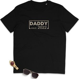 Daddy Est. 2022 t Shirt - T-Shirt Heren - Cadeau voor Vader - Vaderdag Shirt - Daddy Print - Tshirt met Daddy Opdruk - Korte Mouw - Maten: S M L XL XXL XXXL Kleuren: Wit Zwart Lichtblauw BordeauxRood.