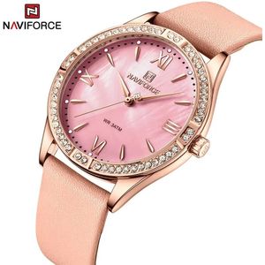 NAVIFORCE horloge met lichtroze lederen polsband, roze wijzerplaat en rosé gouden horlogekast voor dames met stijl ( model 5038 RGR )