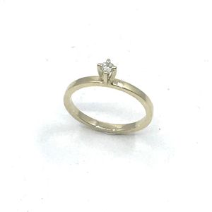 14 karaat geel gouden solitair ring van 1.7mm afgerond vierkantdraad met 3,0mm 0.11ct briljant geslepen VSI F diamant in 4 poot draad chaton