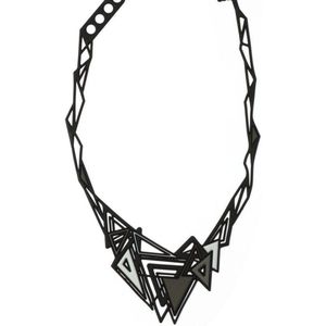 Batucada - Kheops - Collier van Plantaardige Oorsprong en Hypoallergeen - Vrouwen Ketting met driehoekige vormen - Antiallergisch Halsketting - Zwart - Grijs - Bruin - lengte 40/45 cm - effect Tattoo - oogt als Rubber - Vegan