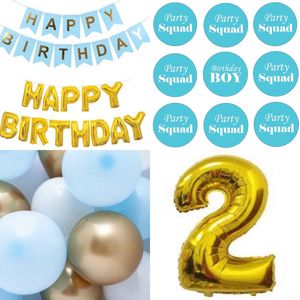 26-delige Happy Birthday decoratie set 2 met slingers, ballonnen en buttons licht blauw met goud - verjaardag - birthday - ballon - slinger - button - party - decoratie