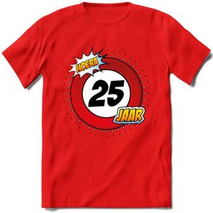 25 Jaar Hoera Verkeersbord T-Shirt | Grappig Verjaardag Cadeau | Dames - Heren | - Rood - M