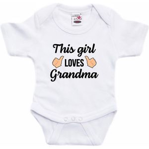This girl loves grandma tekst baby rompertje wit meisjes - Cadeau oma - Babykleding 68