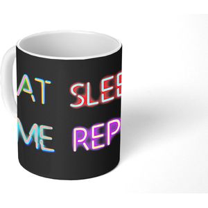 Mok - Koffiemok - Gaming - Led - Quote - Eat sleep game repeat - Gamen - Mokken - 350 ML - Beker - Koffiemokken - Theemok