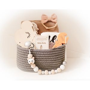 Naturalem - Kraamcadeau meisje - mandje met natuurlijke artikelen - Baby Geboorte Set - geschenk set - speenkoord - dekentje - bijtring - Natuurlijke Materialen - New Born Set