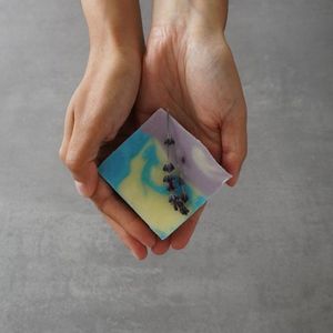 Geurtuin 1x ZEEP BAR French Alps 90g Lavendel, Tea Tree en Chamomille, Natuurlijke Vegan Zeep, Handgemaakt, Creatief, Uniek, Sustainable SoapGift