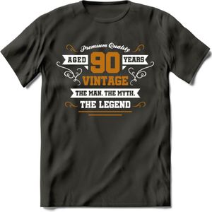 90 Jaar Legend T-Shirt | Goud - Wit | Grappig Verjaardag en Feest Cadeau Shirt | Dames - Heren - Unisex | Tshirt Kleding Kado | - Donker Grijs - XXL