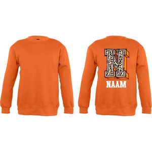 Sweater kind - Oranje - met voorletter en naam - Maat 98/104