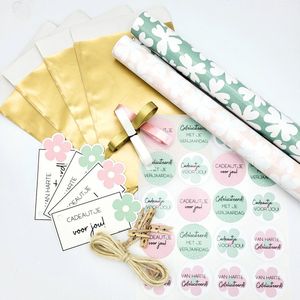 Inpakset - Roze - Groen - Verjaardag - Cadeautje voor jou - Stickers - Cadeauzakjes - Cadeaulabels - Krullint - Bloemen